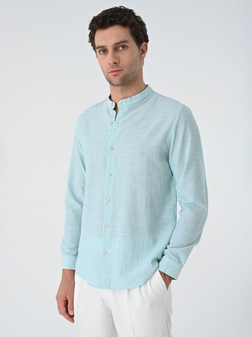 Antioch Regular fit Button Up Shirt in Green: front