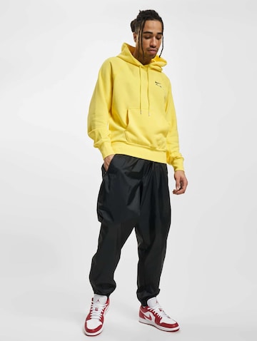 Effilé Pantalon de sport NIKE en noir