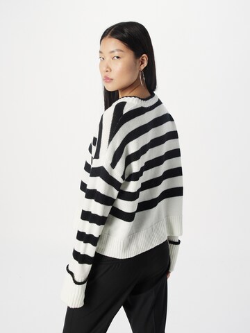 BRAVE SOUL Sweater in White