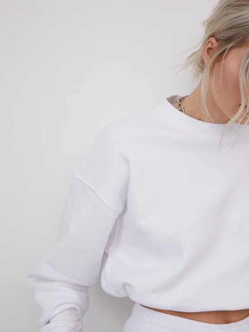 Sweat-shirt 'Rosa' LeGer by Lena Gercke en blanc