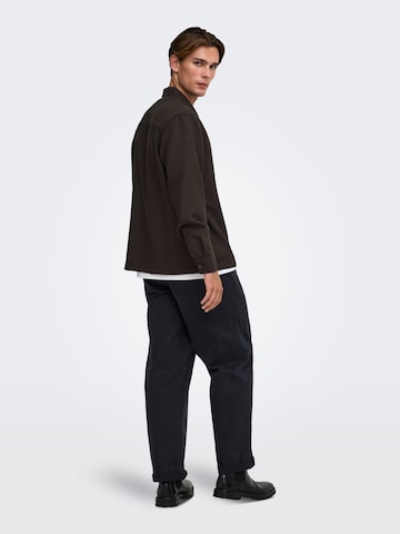 Fit confort Chemise business 'ONSHansi' Only & Sons en marron