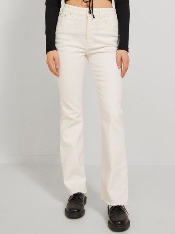 JJXX Flared Jeans 'Turin' in White: front