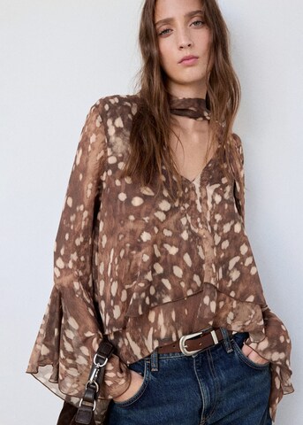 MANGO Blouse 'LIP' in Bruin: voorkant