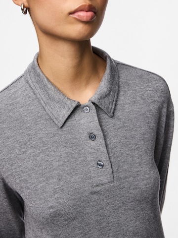 PIECES Tričko 'PCRITT' – šedá