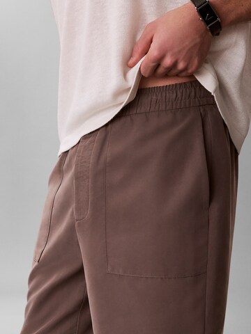 Calvin Klein Loosefit Hose in Braun