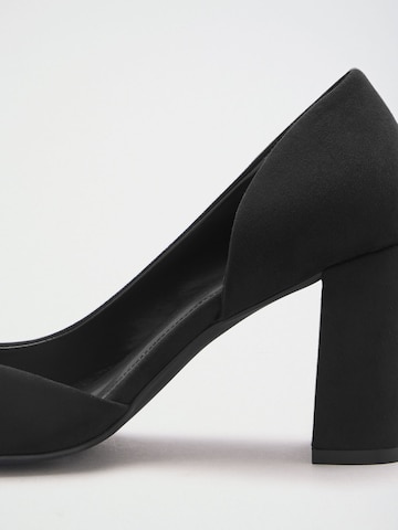 Friends Like These Pumps in Schwarz
