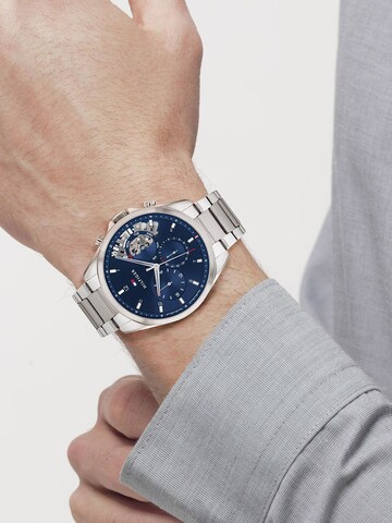 TOMMY HILFIGER Analóg órák - ezüst: elől
