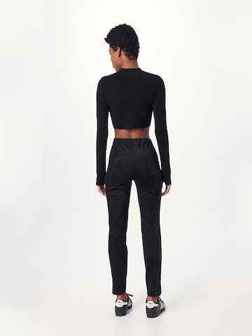 Claire Slimfit Spodnie 'Thalia' w kolorze czarny
