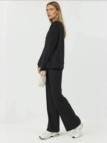Hiccup Regular Pants in Black