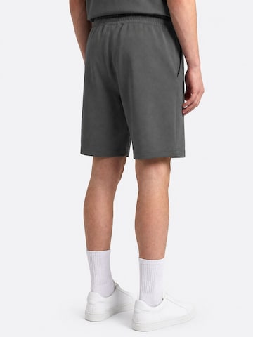 Completo per l'allenamento di Tommy Life in grigio