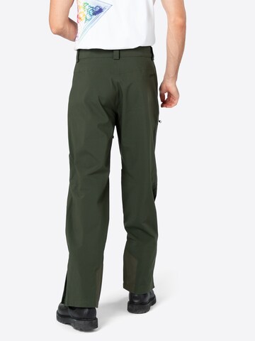 Regular Pantaloni outdoor de la OAKLEY pe verde