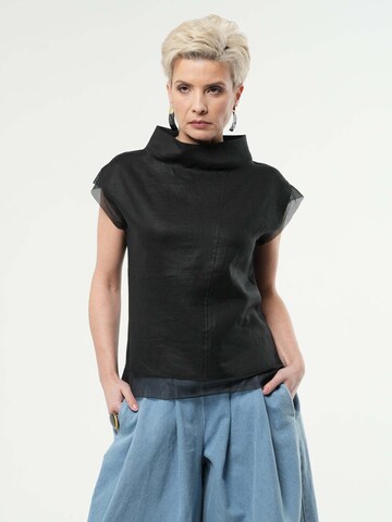 Metamorphoza Blouse in Zwart: voorkant