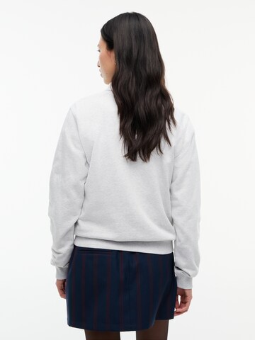 Tommy Jeans - Sudadera en gris