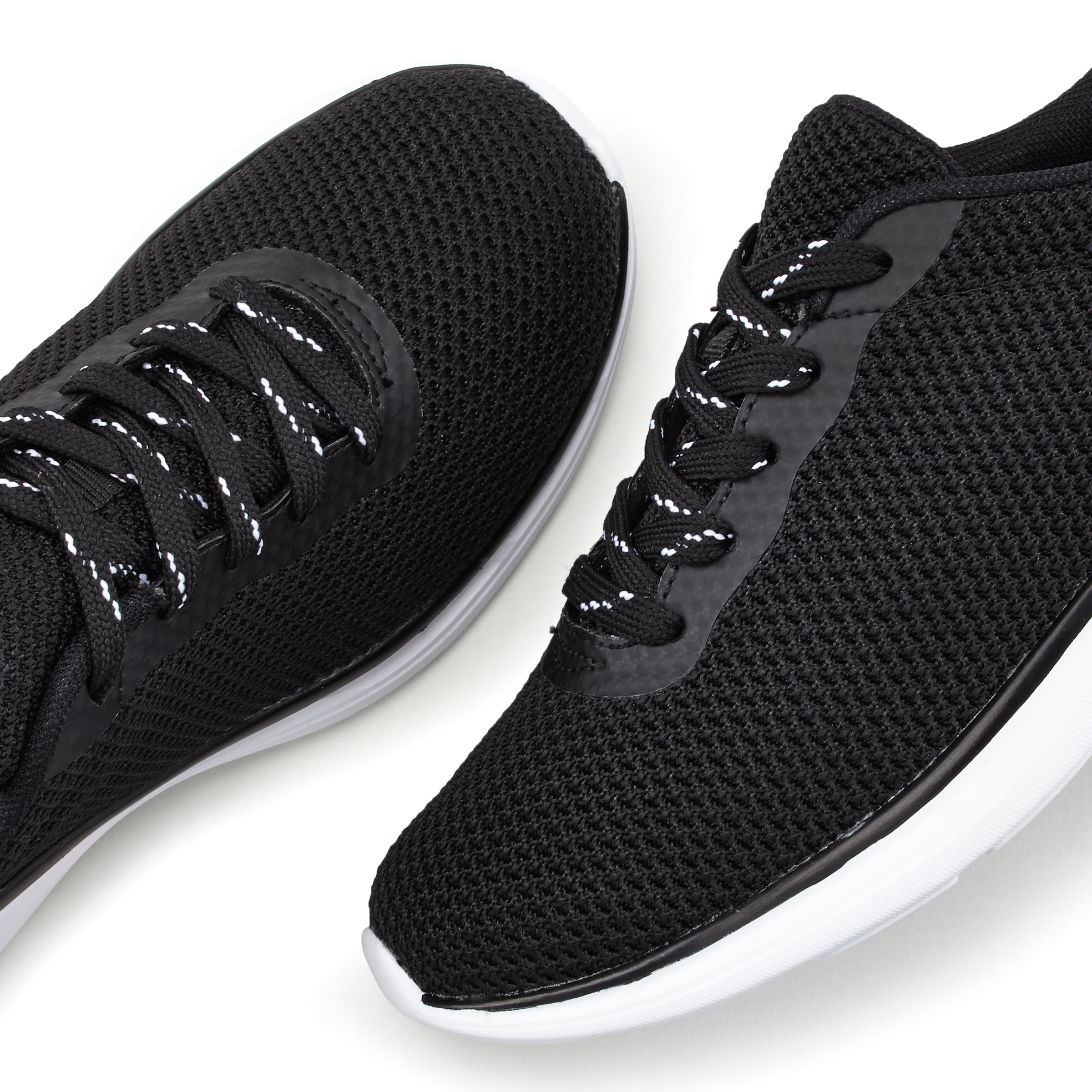 Baskets basses LASCANA en noir