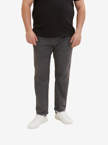 Regular Pantalon TOM TAILOR Men + en gris : devant