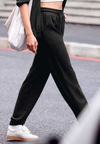 Effilé Pantalon Copenhagen Studios en noir : devant