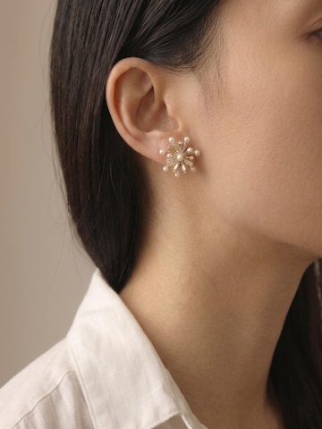 Kamakula Ohrringe 'Pearl Cluster'‌‌‌‌‌‌‌ in Weiß