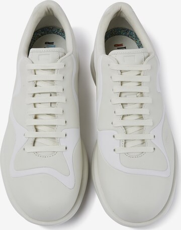 Baskets basses CAMPER en blanc