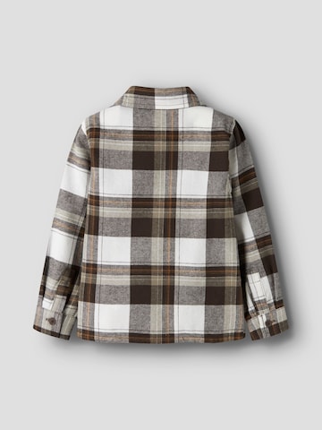 NAME IT - Ajuste regular Camisa en marrón