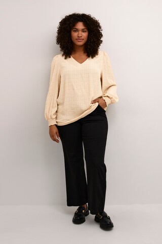 KAFFE CURVE Bluse 'Lisana' i beige