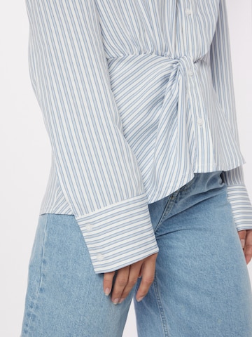 TOPSHOP Blouse in Blue