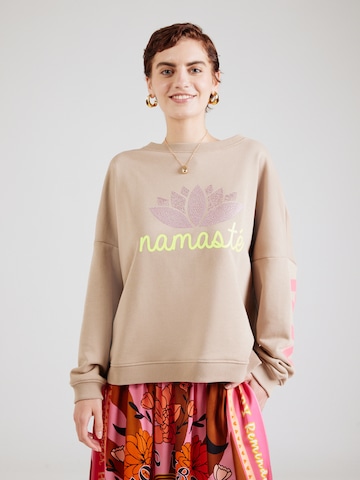 miss goodlife Μπλούζα φούτερ 'Namasté' σε μπεζ: μπροστά