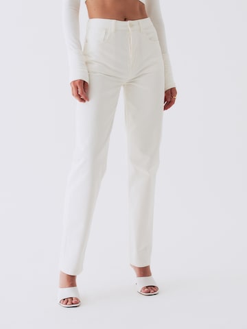 RÆRE by Lorena Rae Regular Jeans 'Cleo Tall' i hvit: forside