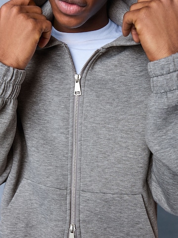 Bershka Sweatjacke in Grau