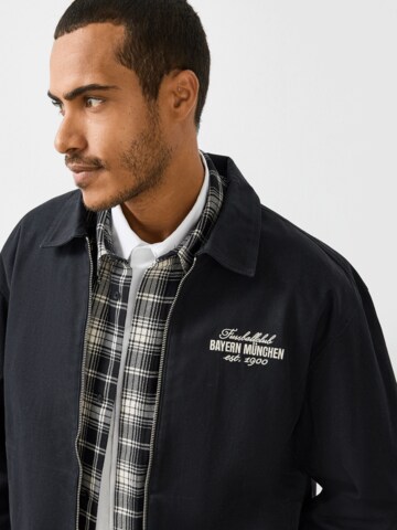 FC BAYERN MÜNCHEN Between-Season Jacket in Black