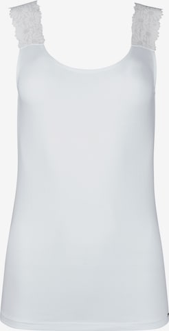 Maiou de la Skiny pe alb: față