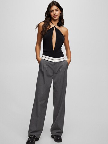 Pull&Bear Regular Pleat-Front Pants in Grey: front