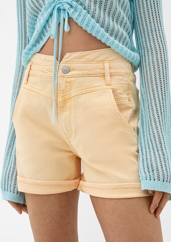 QS Regular Shorts in Gelb