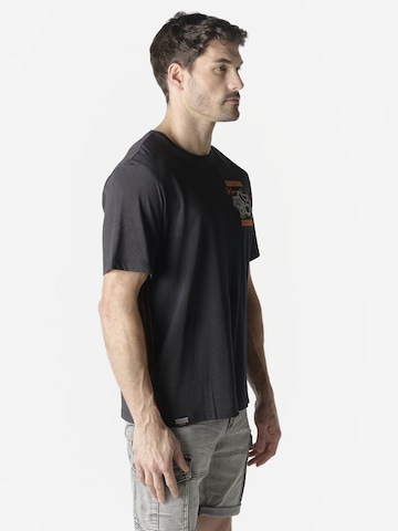 Tricou de la KOROSHI pe negru