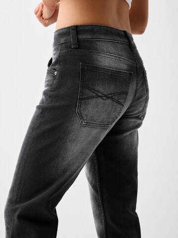 Bershka Regular Jeans in Schwarz