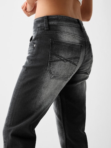 Bershka Regular Jeans in Schwarz