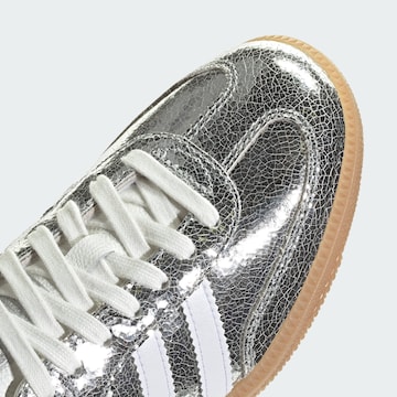 ADIDAS ORIGINALS Ниски маратонки 'Samba' в сребърно