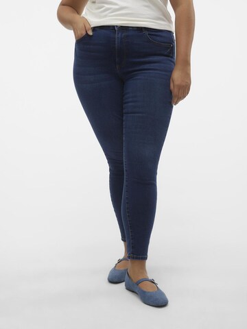 Coupe slim Jean 'Sophia' Vero Moda Curve en bleu : devant