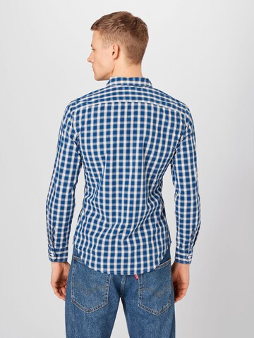 LEVI'S ® Klasický střih Košile 'Classic Fit Pocket Tee Slim' – modrá