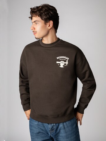 Sublevel Sweatshirt 'Worker' in Braun: Vorderseite