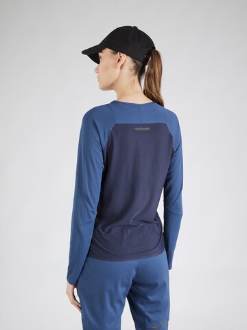 On Sportshirt in Blau