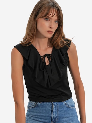 Bigdart Blouse in Black: front