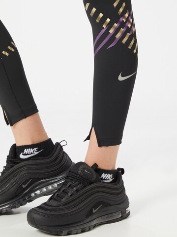 NIKE Skinny Sporthose in Schwarz