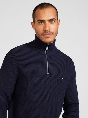 TOMMY HILFIGER Svetr – modrá