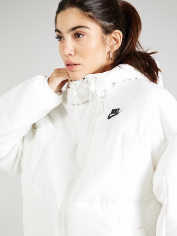 Nike Sportswear - Chaqueta de invierno en blanco