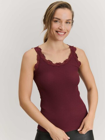 rosemunde Τοπ σε καφέ: μπροστά