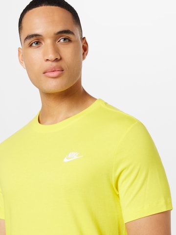 Nike Sportswear Klasický střih Tričko 'Club' – žlutá