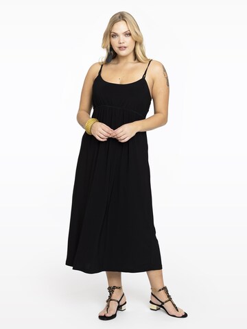 Yoek Dress in Black