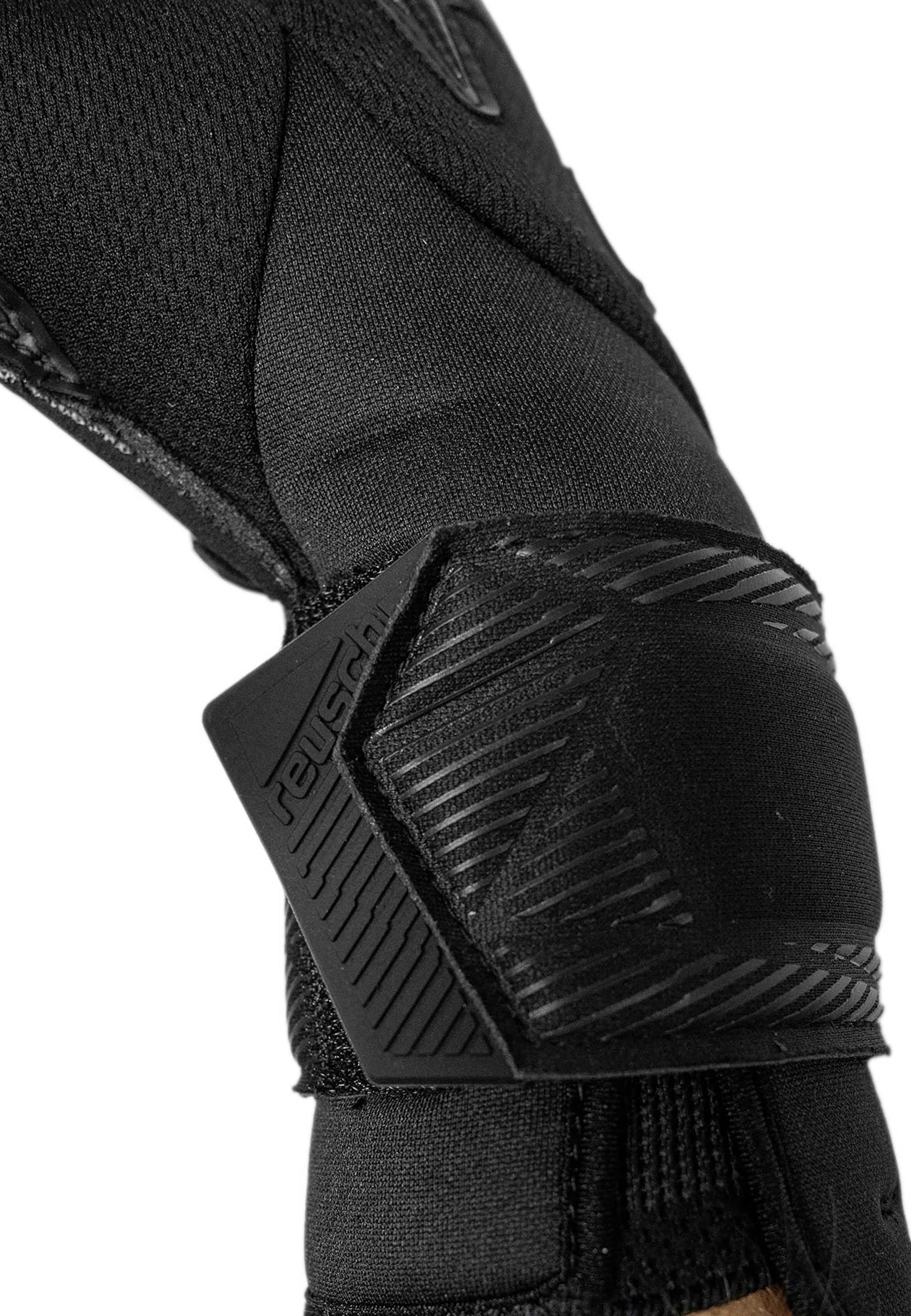 REUSCH Sports gloves 'Attrakt Infinity Resistor' in Black