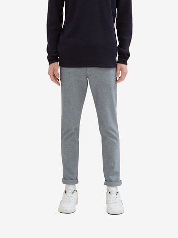 pilka TOM TAILOR DENIM Prigludęs „Chino“ stiliaus kelnės: priekis