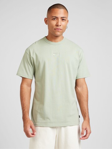 Nike Sportswear Μπλουζάκι 'Premium Essentials' σε πράσινο: μπροστά